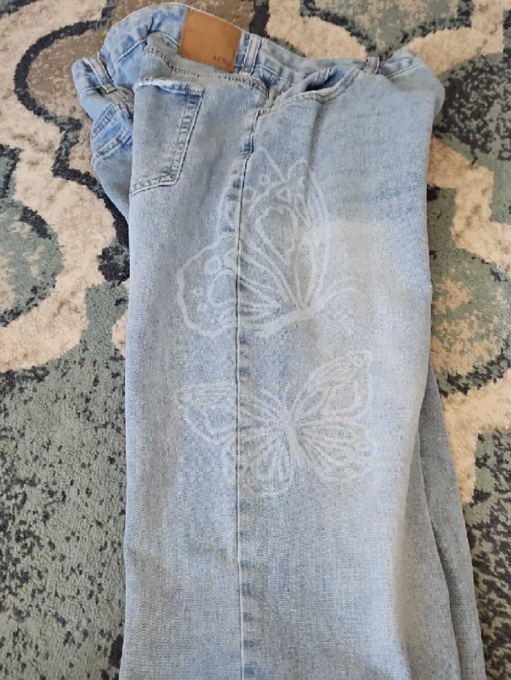 Light Wash Women’s Jeans with Subtle Butterfly Detail